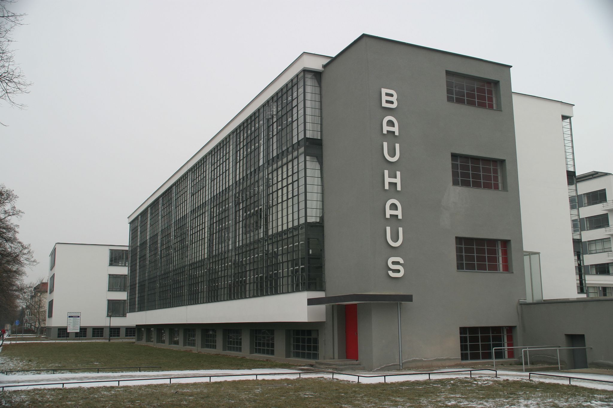 20060206 bauhaus.jpg - Das Bauhaus in Dessau